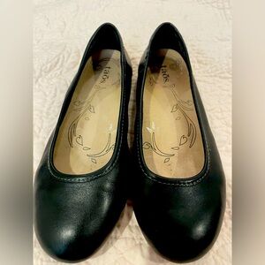 Taos ballet flat size 6.5